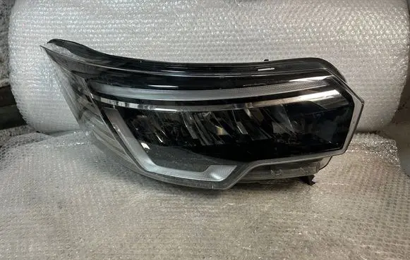 Renault Trafic III (X82) Headlight/headlamp 260102899R