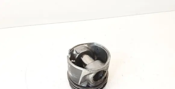 Volkswagen Golf V Piston 79L69M231