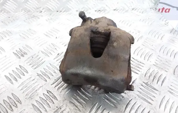 Volkswagen Golf V Front brake caliper E136