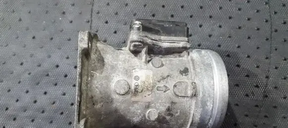 Audi A4 S4 B5 8D Mass air flow meter 037906461b afh60-10a