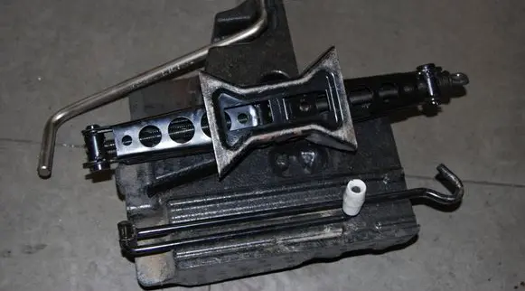 BMW X3 E83 Wheel nut wrench 6758731 3403642