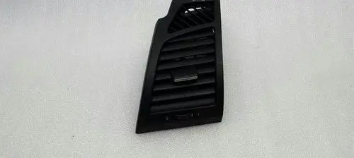 BMW 1 E81 E87 Dash center air vent grill 7059187