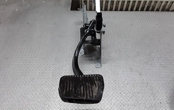 Volvo XC90 Brake pedal