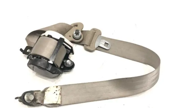 Honda Odyssey Rear seatbelt