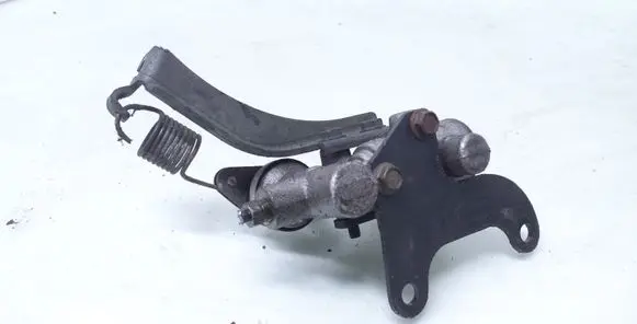 Subaru Legacy Master brake cylinder 
