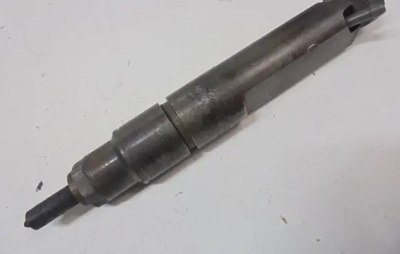 Volkswagen Golf IV Fuel injector 028130202P