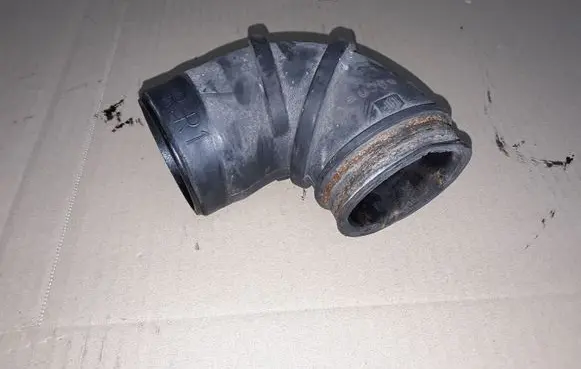 Mitsubishi Pajero Sport I Air intake hose/pipe MR312394