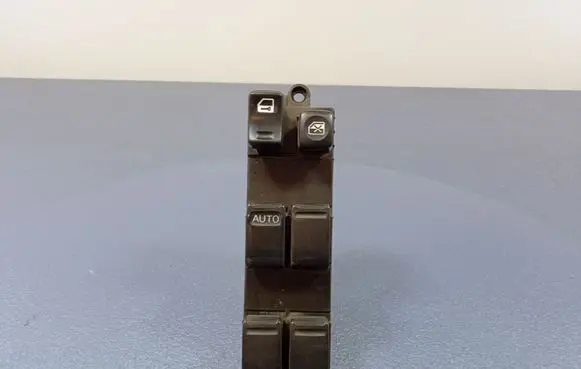 Nissan Almera Tino Electric window control switch