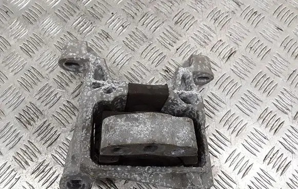 Mazda 6 Engine mount bracket 