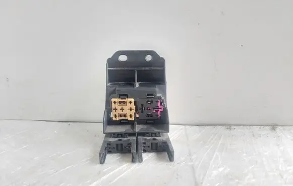 Audi A6 S6 C6 4F Fuse module 8E0937530
