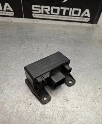 Mercedes-Benz E W211 Glow plug pre-heat relay 