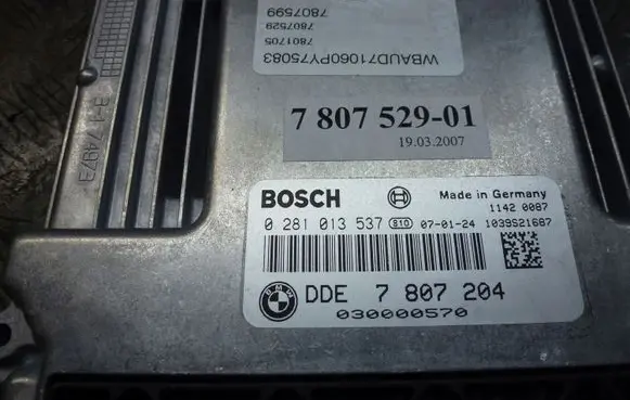 BMW 1 E81 E87 Engine control unit/module 7807529