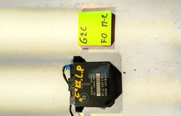 Mercedes-Benz E W210 Door control unit/module 2108207726