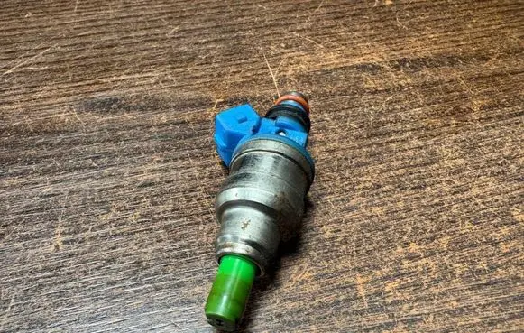 Mitsubishi Lancer Fuel injector MDH182