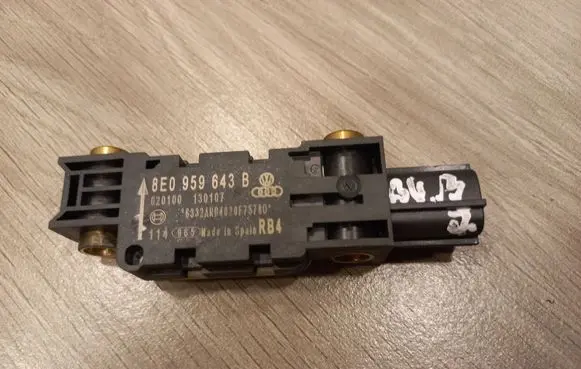 Audi A4 S4 B7 8E 8H Airbag deployment crash/impact sensor 8E0959643B