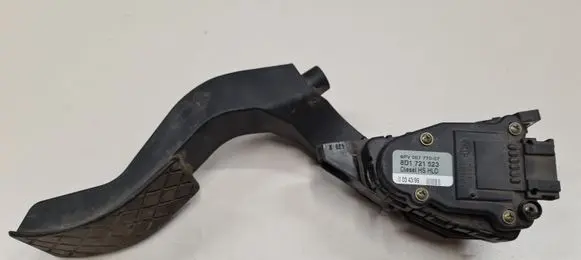 Volkswagen PASSAT B5 Accelerator throttle pedal 8D1721523 6PV00777007 00777007