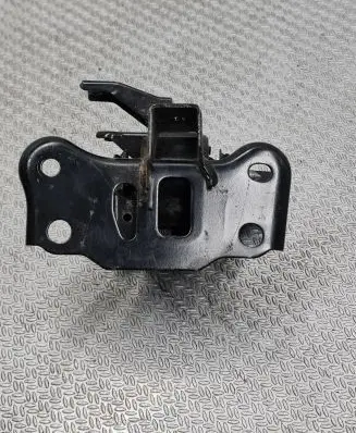 Toyota Avensis T270 Engine mount bracket