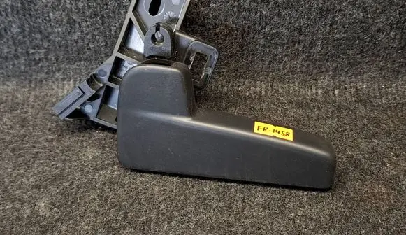 Volkswagen PASSAT B8 Engine bonnet (hood) release handle 517823633B 6R1823533
