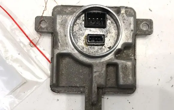 Volkswagen Golf VII Voltage converter/converter module 8K0941597E
