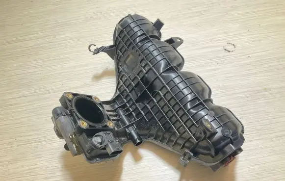 Toyota Auris E210 Intake manifold 1105869S01