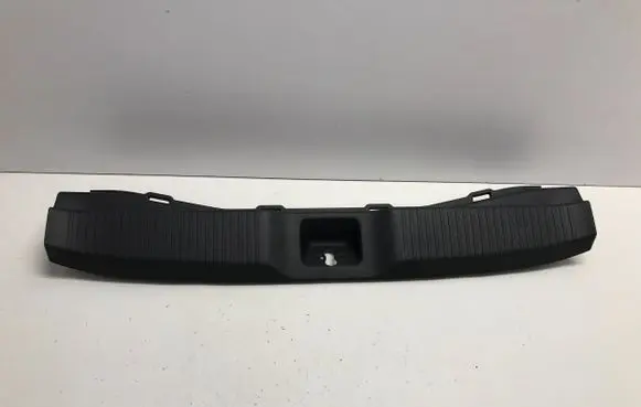 Trunk/boot sill cover protection