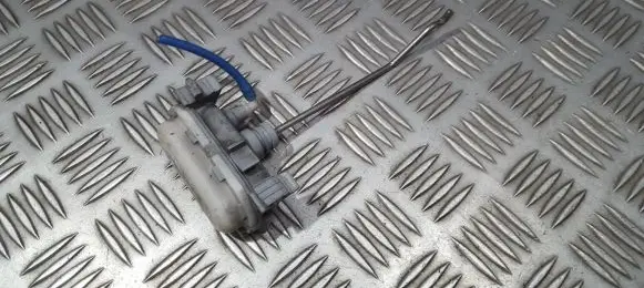 Volkswagen Golf III Central locking vacuum pump 1H9862159D
