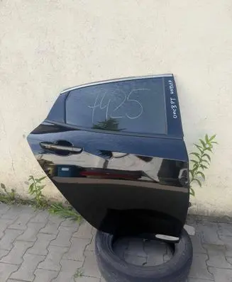 Honda Civic X Rear door
