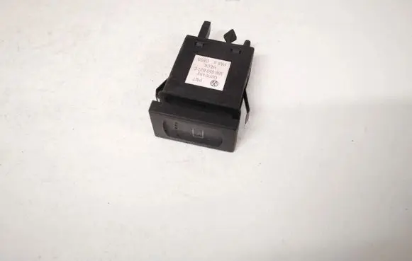 Volkswagen PASSAT B5 Windscreen/window heater switch 3B0959621C