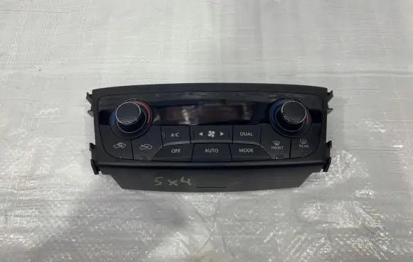 Suzuki SX4 S-Cross Climate control unit 3951061M10