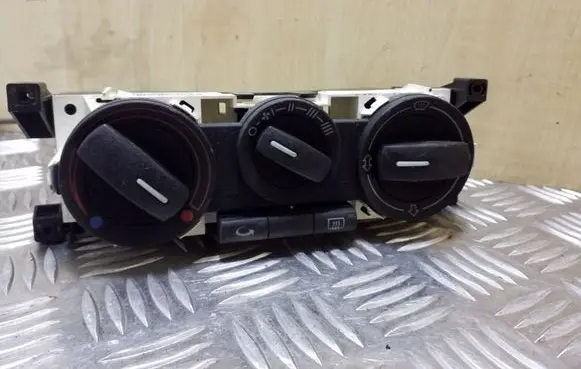 Audi A2 Climate control unit 8Z0819045B