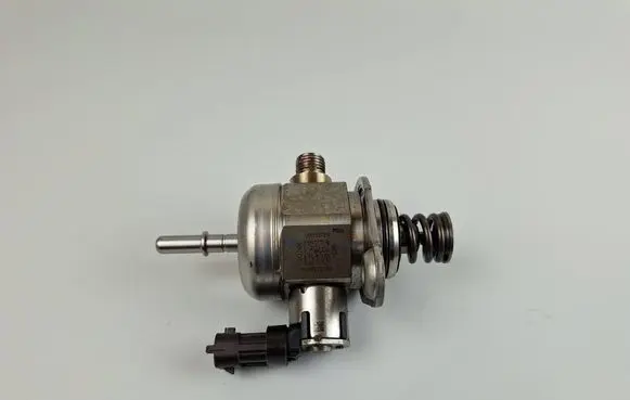Alfa Romeo Stelvio Fuel injection high pressure pump 50050785 0489372AA