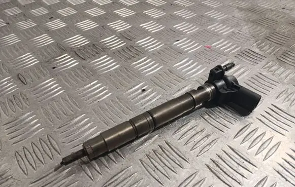 Volkswagen PASSAT B6 Fuel injector 03L130277