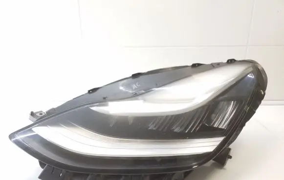 Tesla Model 3 Headlight/headlamp 107737500C