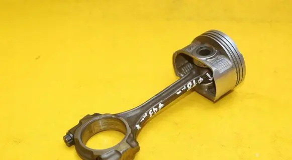 Toyota Aygo AB40 Piston with connecting rod 565