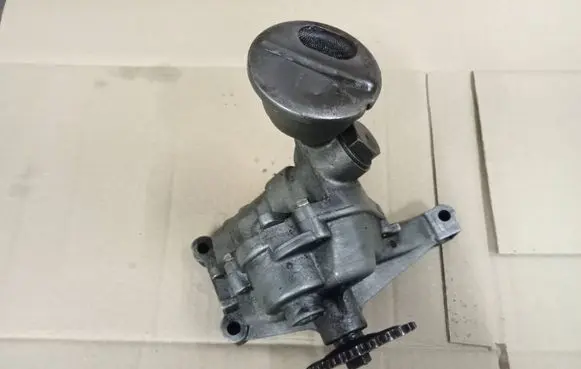 Mercedes-Benz E W210 Oil pump 6041810401