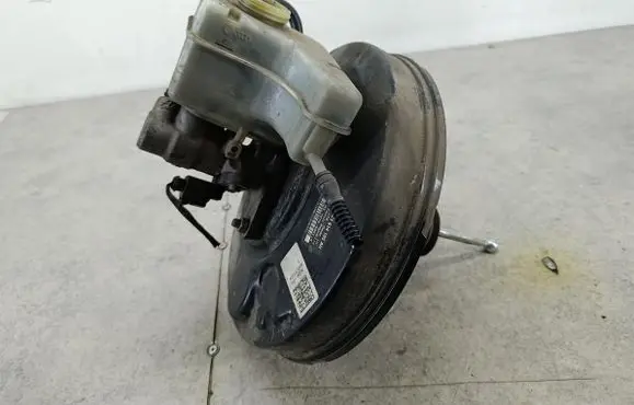 Volkswagen PASSAT B6 Brake booster 3C1614105AH