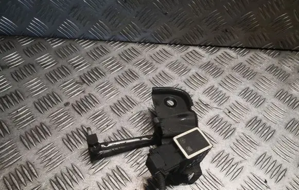 Headlight/headlamp level sensor