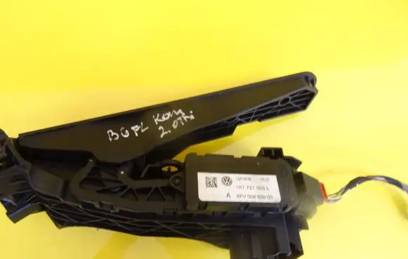 Volkswagen PASSAT B6 Accelerator throttle pedal 1K1721503L