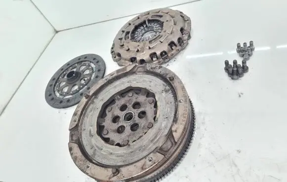 BMW 3 F30 F35 F31 Clutch set kit 21217621180 7621180 21217614325