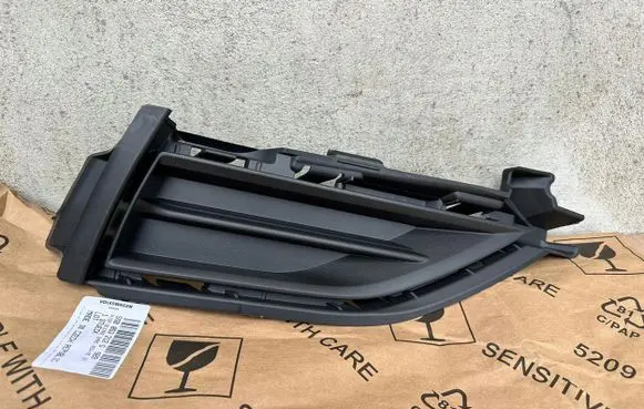 Volkswagen Golf VII Front bumper lower grill 5G0853212G