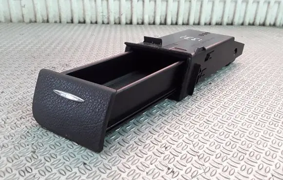Mercedes-Benz E W211 Glove box A2116801152
