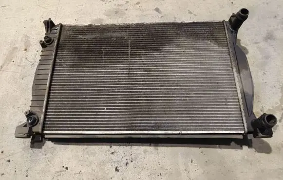 Audi A4 S4 B7 8E 8H Coolant radiator