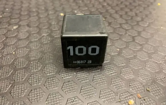 Audi A4 S4 B7 8E 8H Other relay 7M0951253A V23136J6X45