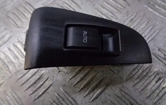 Toyota Avensis T250 Quarter vent window switch 