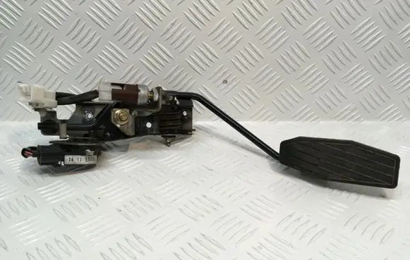 Mazda Premacy Accelerator throttle pedal CB05-41-AC0