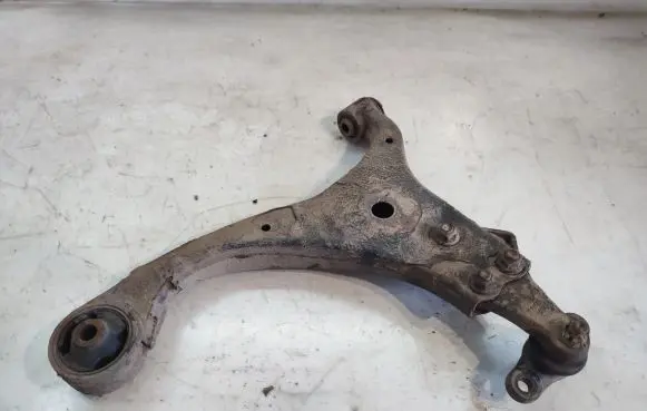 KIA Carens II Front control arm