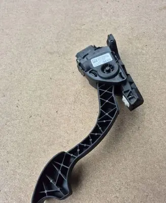 Ford Mondeo MK IV Accelerator throttle pedal 6G929F836NC