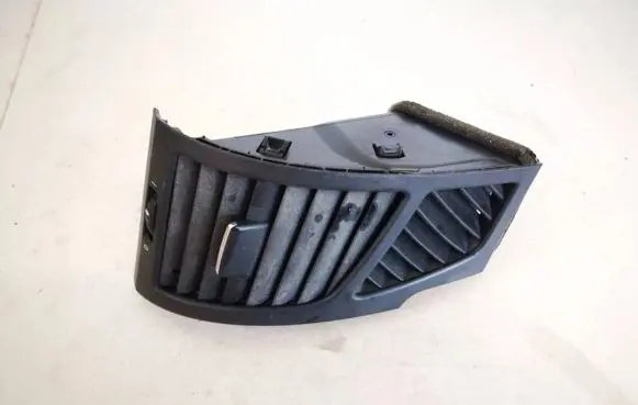 BMW 1 E81 E87 Dash center air vent grill 705918812 7059188-12