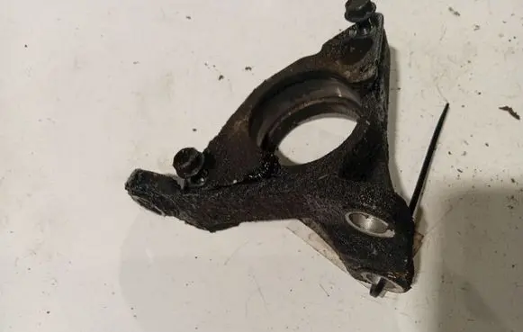 Nissan Tiida C11 Engine mounting bracket 