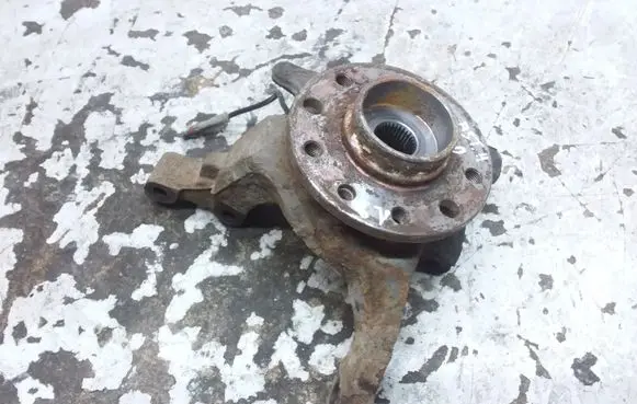 Opel Astra H Front wheel hub 13156048